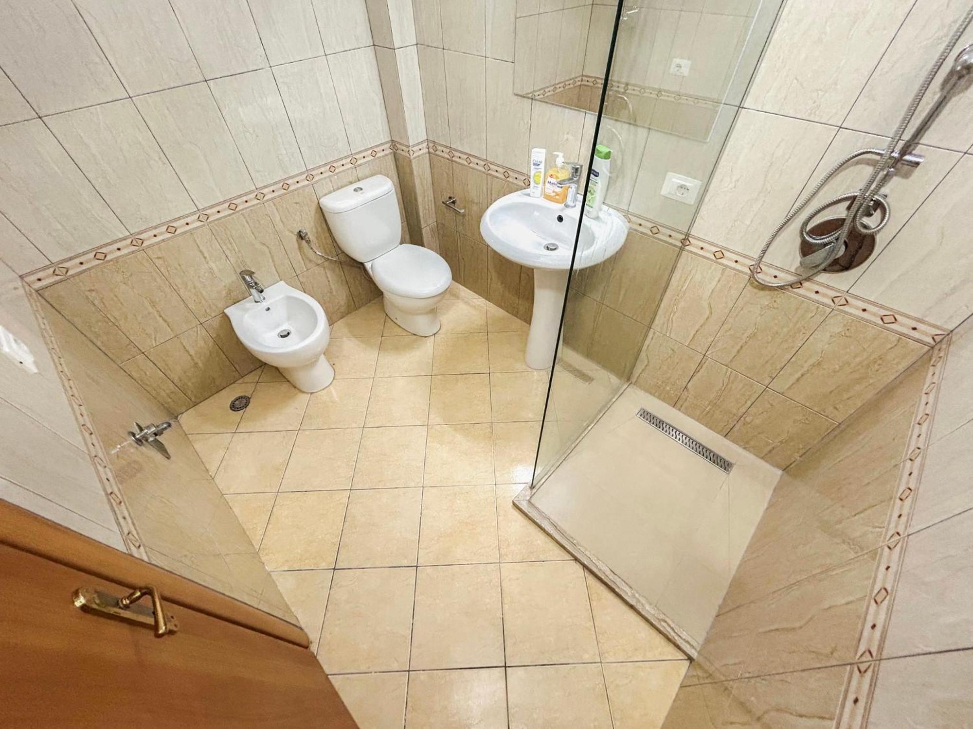 2 Bedroom 980 Апартаменти